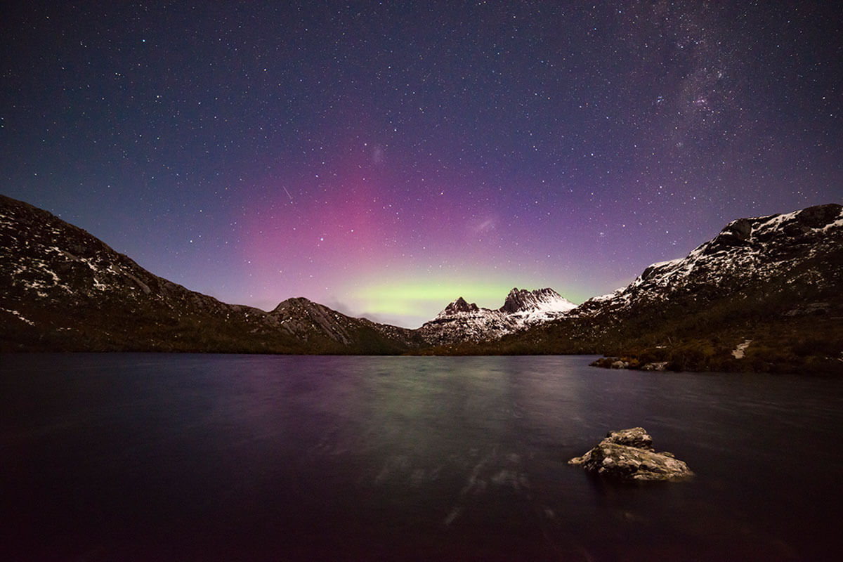 Aurora Australis over Cradle Mountain by Pierre Destribats